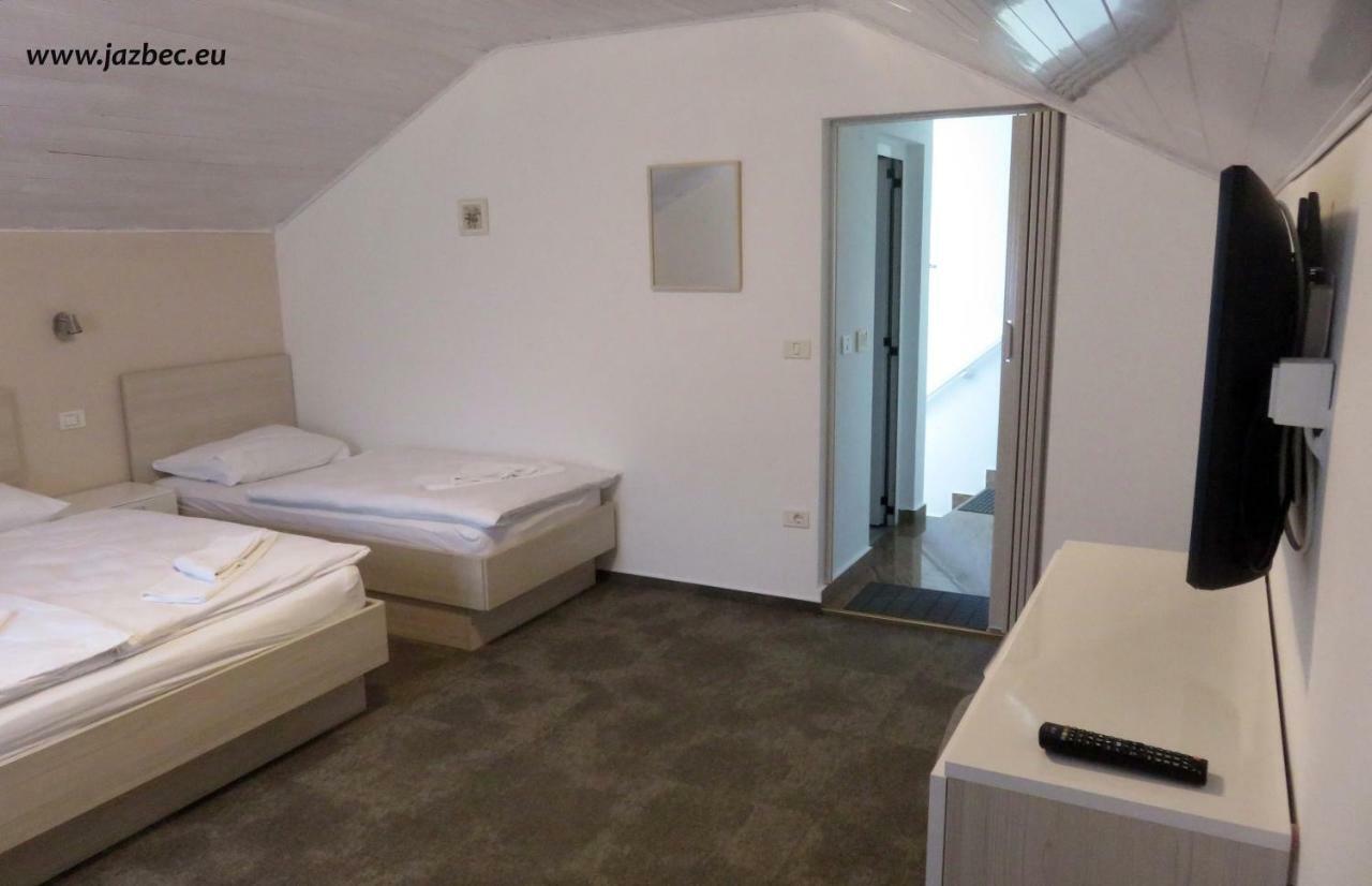 Sobe Rooms Zimmer Jazbec Idrsko Екстериор снимка